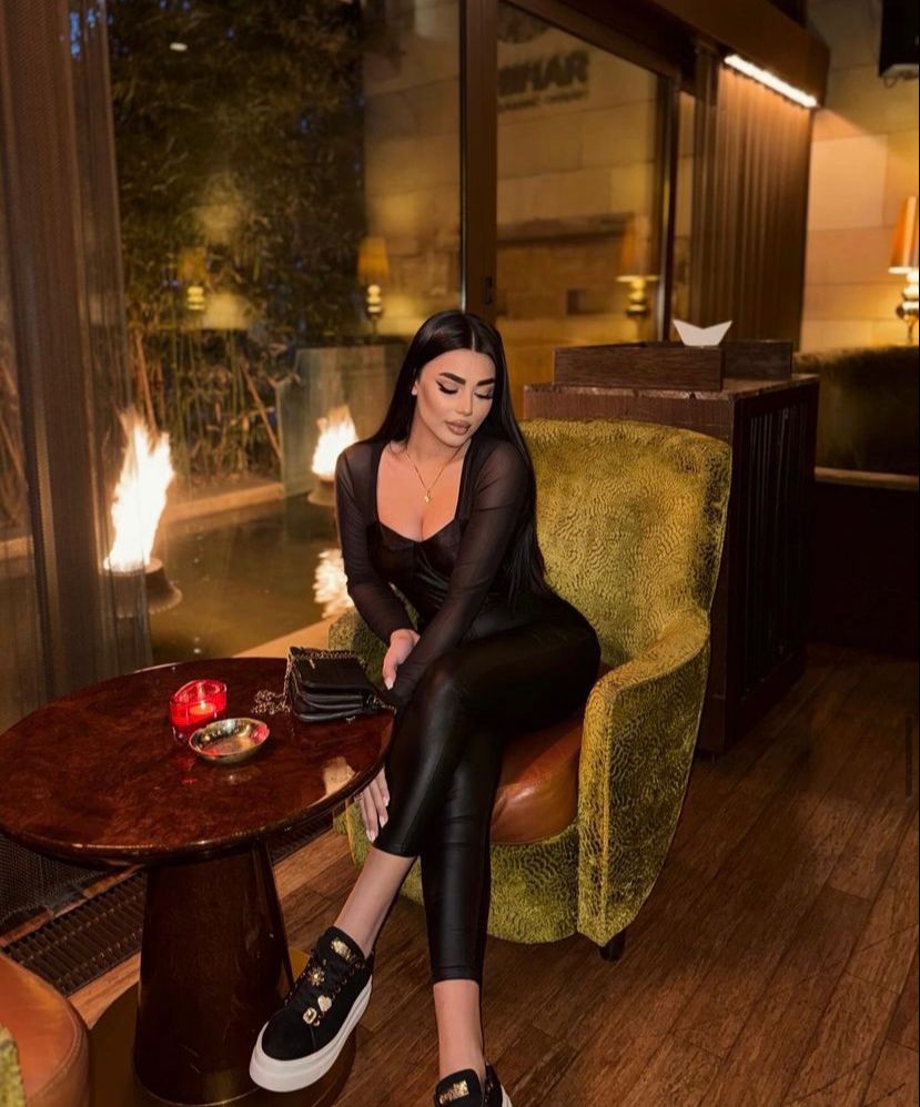 Escort - ANABELLA - Ibiza Tops